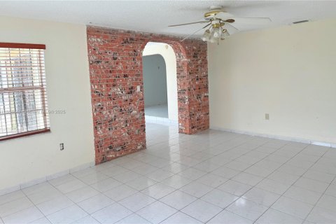 Villa ou maison à vendre à Hialeah, Floride: 3 chambres, 171.96 m2 № 1976624 - photo 9