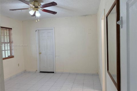 Villa ou maison à vendre à Hialeah, Floride: 3 chambres, 171.96 m2 № 1976624 - photo 20