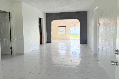 Villa ou maison à vendre à Hialeah, Floride: 3 chambres, 171.96 m2 № 1976624 - photo 6