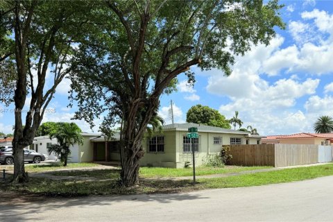 Villa ou maison à vendre à Hialeah, Floride: 3 chambres, 171.96 m2 № 1976624 - photo 2