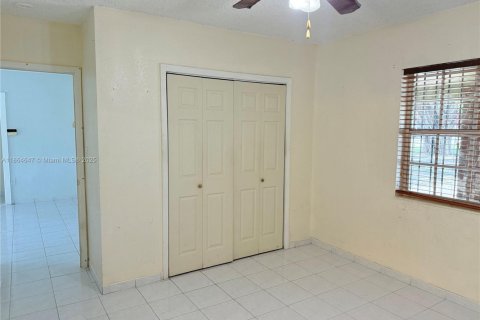 Villa ou maison à vendre à Hialeah, Floride: 3 chambres, 171.96 m2 № 1976624 - photo 19