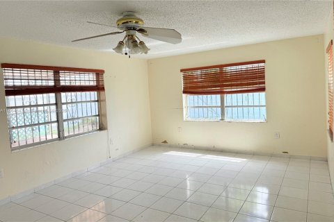 Villa ou maison à vendre à Hialeah, Floride: 3 chambres, 171.96 m2 № 1976624 - photo 11