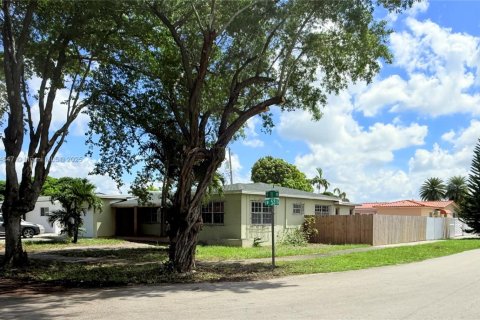 Villa ou maison à vendre à Hialeah, Floride: 3 chambres, 171.96 m2 № 1976624 - photo 3