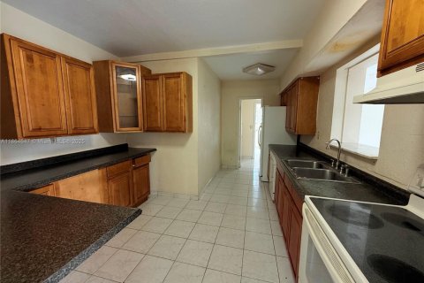Villa ou maison à vendre à Hialeah, Floride: 3 chambres, 171.96 m2 № 1976624 - photo 18