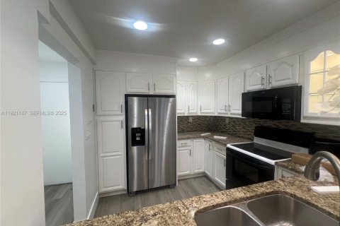 Copropriété à louer à Miami, Floride: 2 chambres, 91.6 m2 № 1982393 - photo 5