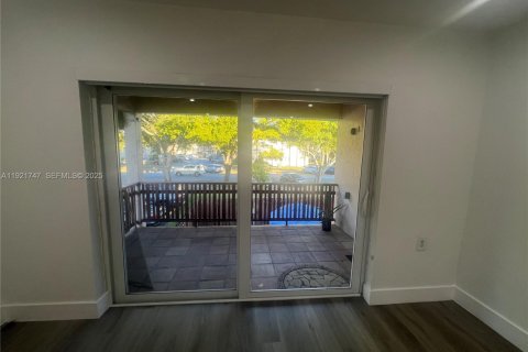 Copropriété à louer à Miami, Floride: 2 chambres, 91.6 m2 № 1982393 - photo 9