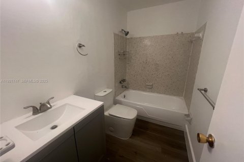Copropriété à louer à Miami, Floride: 2 chambres, 91.6 m2 № 1982393 - photo 13