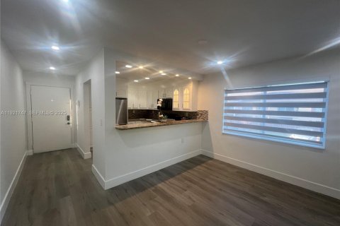 Copropriété à louer à Miami, Floride: 2 chambres, 91.6 m2 № 1982393 - photo 3