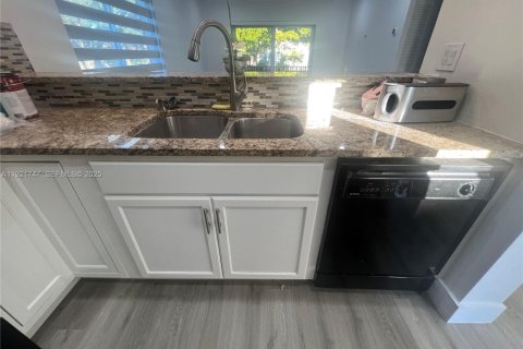 Copropriété à louer à Miami, Floride: 2 chambres, 91.6 m2 № 1982393 - photo 6