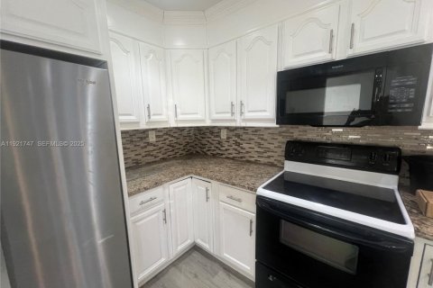 Copropriété à louer à Miami, Floride: 2 chambres, 91.6 m2 № 1982393 - photo 8