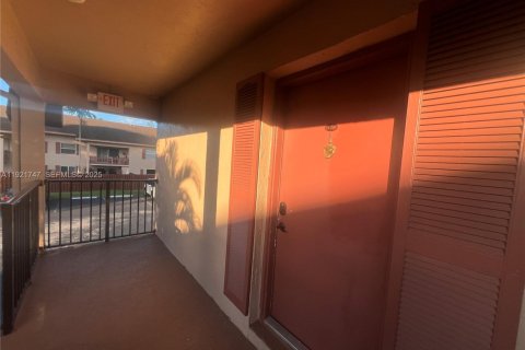 Copropriété à louer à Miami, Floride: 2 chambres, 91.6 m2 № 1982393 - photo 17