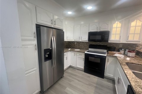 Copropriété à louer à Miami, Floride: 2 chambres, 91.6 m2 № 1982393 - photo 4