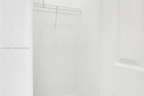 House in Homestead, Florida 6 bedrooms, 228.54 sq.m. № 2024086 - photo 23