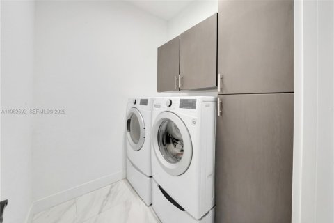 House in Homestead, Florida 6 bedrooms, 228.54 sq.m. № 2024086 - photo 15