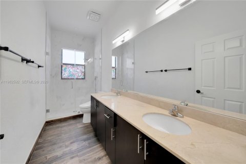 House in Homestead, Florida 6 bedrooms, 228.54 sq.m. № 2024086 - photo 29