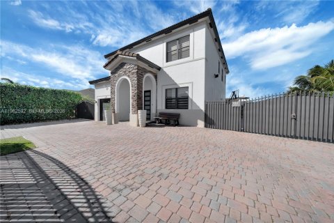 House in Homestead, Florida 6 bedrooms, 228.54 sq.m. № 2024086 - photo 4