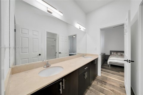 House in Homestead, Florida 6 bedrooms, 228.54 sq.m. № 2024086 - photo 30