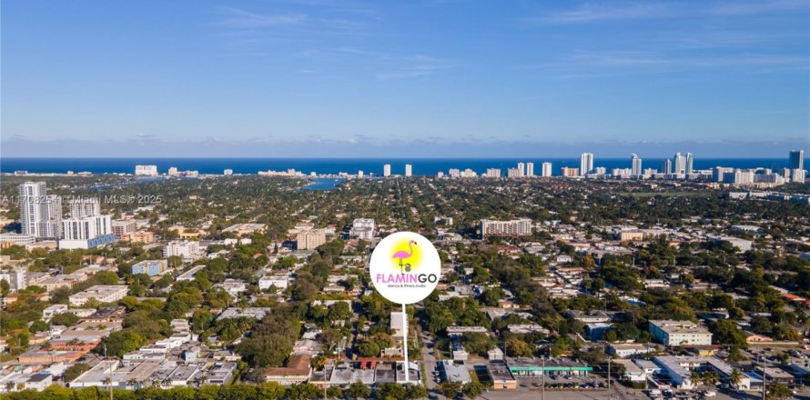 Commercial property in Hollywood, Florida № 1738066