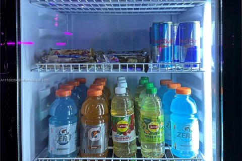 Propiedad comercial en venta en Hollywood, Florida № 1738066 - foto 25