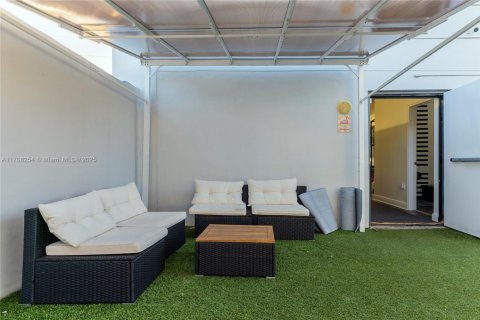 Commercial property in Hollywood, Florida № 1738066 - photo 16