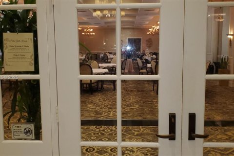 Condo in Weston, Florida, 1 bedroom  № 1956965 - photo 12