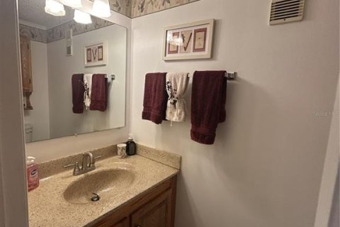 Condo in Largo, Florida, 2 bedrooms № 2216436 - photo 24
