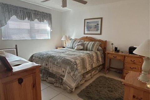 Condo in Largo, Florida, 2 bedrooms № 2216436 - photo 18