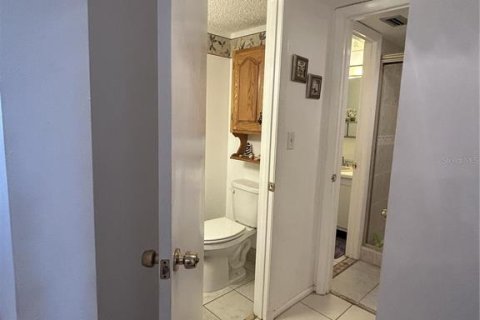 Condo in Largo, Florida, 2 bedrooms № 2216436 - photo 27