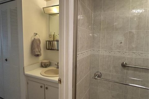Condo in Largo, Florida, 2 bedrooms № 2216436 - photo 22