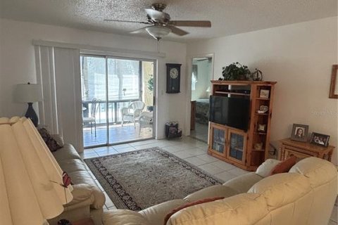 Condo in Largo, Florida, 2 bedrooms № 2216436 - photo 8