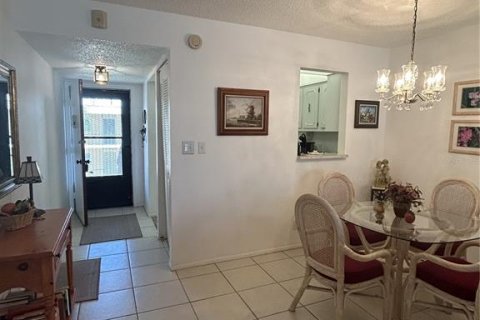 Condo in Largo, Florida, 2 bedrooms № 2216436 - photo 13