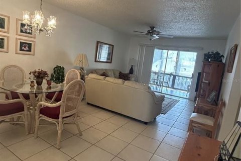 Condo in Largo, Florida, 2 bedrooms № 2216436 - photo 10