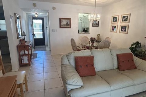 Condo in Largo, Florida, 2 bedrooms № 2216436 - photo 7