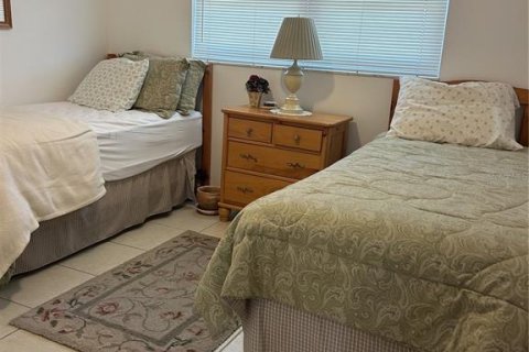 Condo in Largo, Florida, 2 bedrooms № 2216436 - photo 28