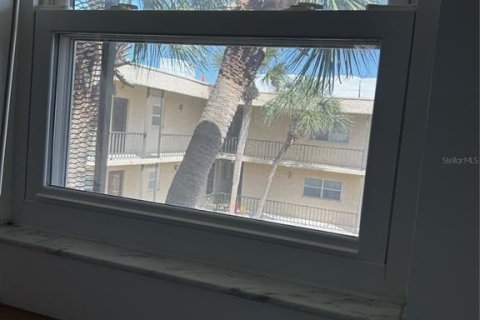 Condo in Largo, Florida, 2 bedrooms № 2216436 - photo 16