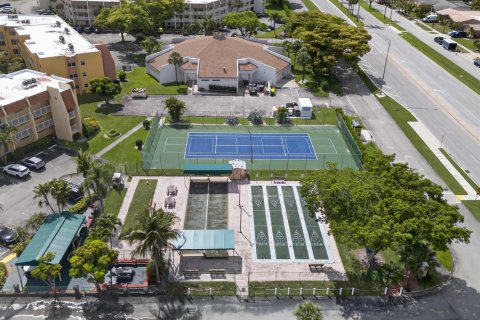 Condo in Margate, Florida, 2 bedrooms № 2175849 - photo 2