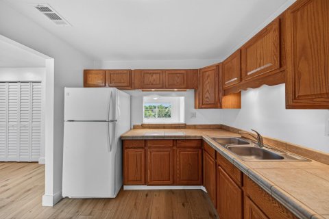 Condo in Margate, Florida, 2 bedrooms № 2175849 - photo 17