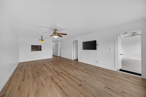 Condo in Margate, Florida, 2 bedrooms № 2175849 - photo 4