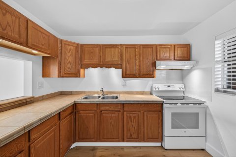 Condo in Margate, Florida, 2 bedrooms № 2175849 - photo 19