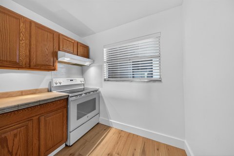Condo in Margate, Florida, 2 bedrooms № 2175849 - photo 16