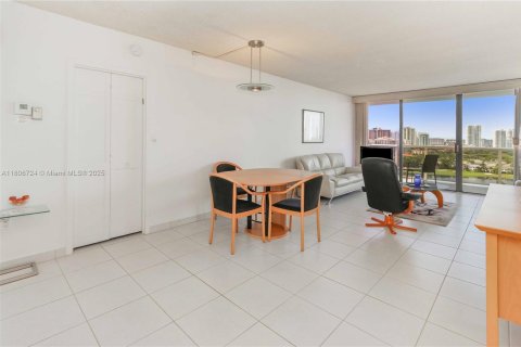 Купить кондоминиум в Авентура, Флорида 2 спальни, 92.53м2, № 1960790 - фото 8