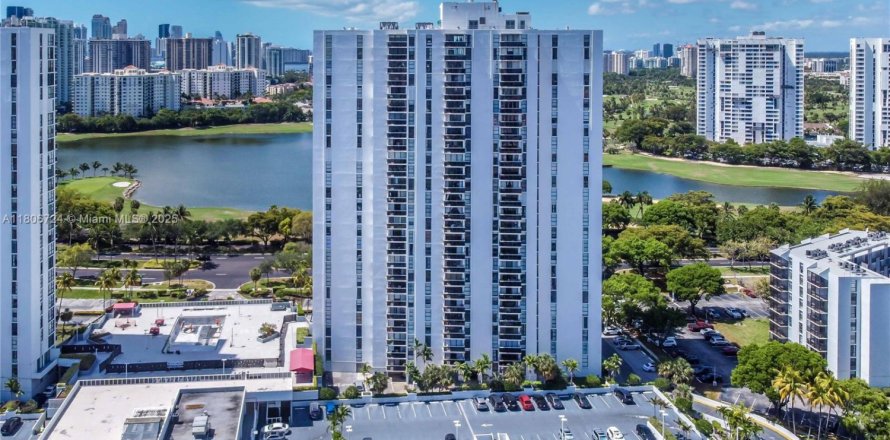 Кондоминиум с 2 спальнями в Авентура, Флорида № 1960790