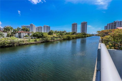 Купить кондоминиум в Авентура, Флорида 2 спальни, 92.53м2, № 1960790 - фото 28