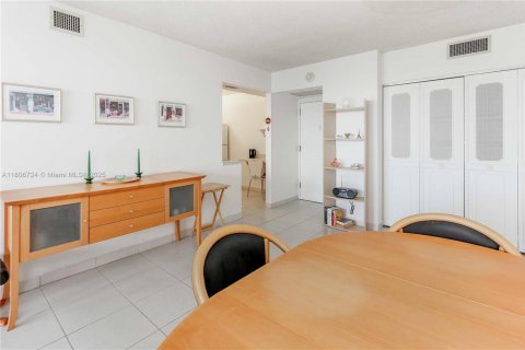 Купить кондоминиум в Авентура, Флорида 2 спальни, 92.53м2, № 1960790 - фото 7