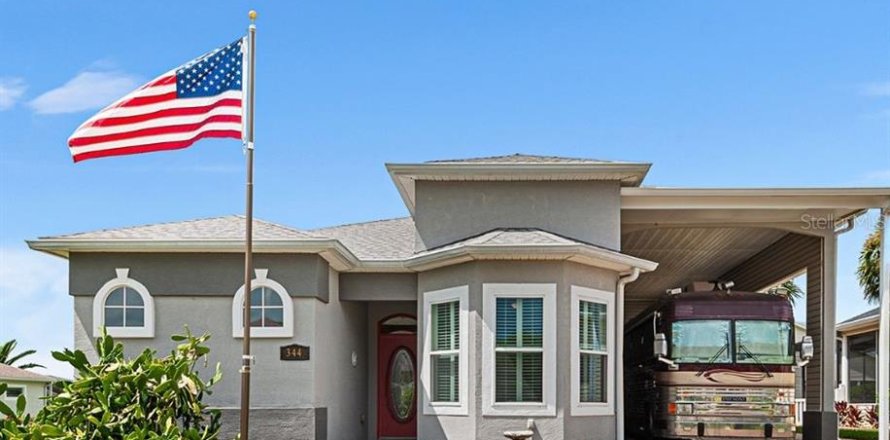 House in Polk City, Florida 2 bedrooms, 176.79 sq.m. № 1913186