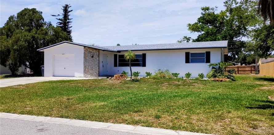 House in Bradenton, Florida 3 bedrooms, 146.51 sq.m. № 2233575