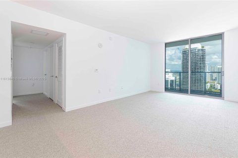 Condo in Miami, Florida, 2 bedrooms  № 1960043 - photo 10