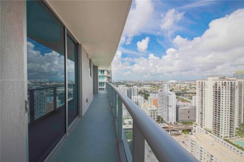 Condo in Miami, Florida, 2 bedrooms  № 1960043 - photo 3