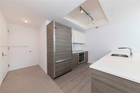 Condo in Miami, Florida, 2 bedrooms  № 1960043 - photo 8