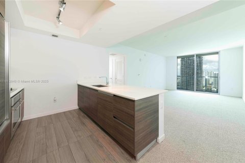 Condo in Miami, Florida, 2 bedrooms  № 1960043 - photo 9